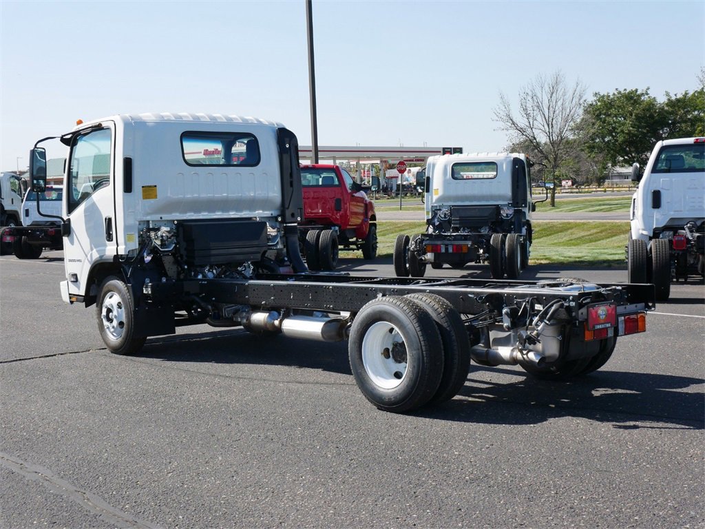 2025 Chevrolet Silverado 3500HD photo 2