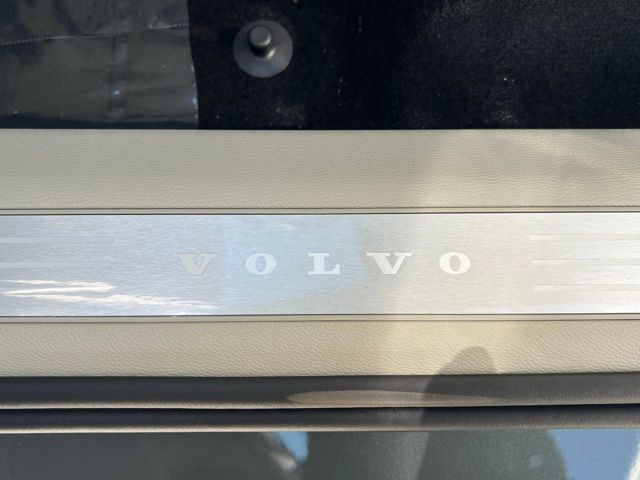 2026 Volvo XC60 Hybrid T8 photo 22