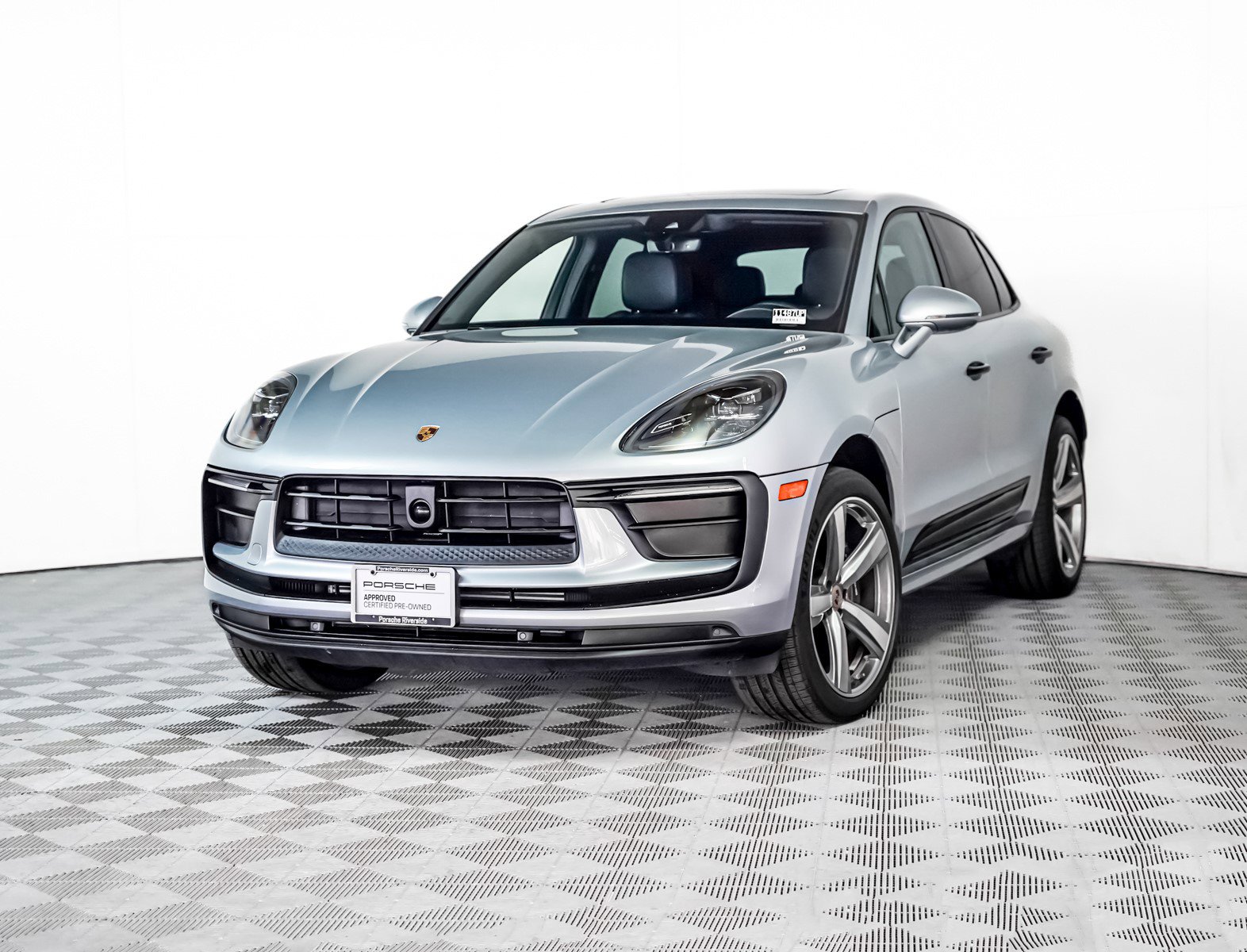 2023 Porsche Macan Base