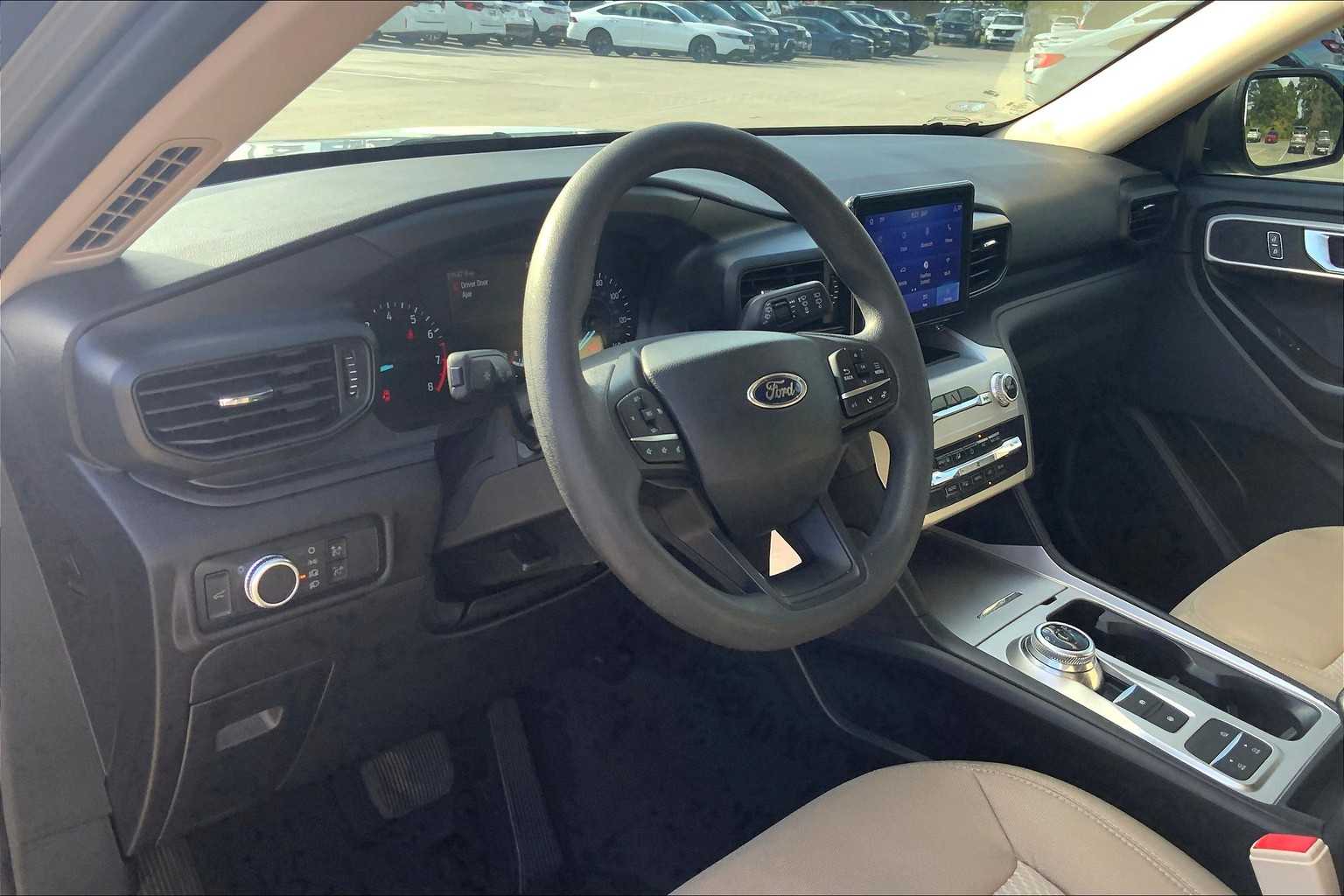2022 Ford Explorer Base photo 12