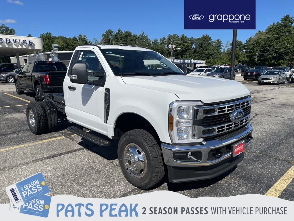 2025 Ford F-350 Super Duty Chassis Cab XL's photo