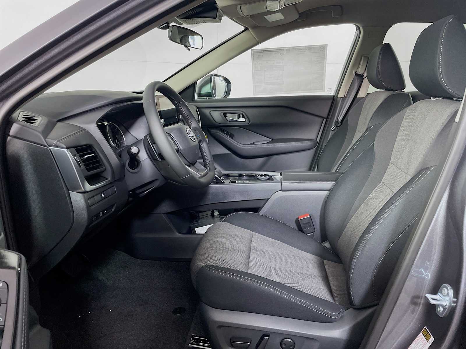 2026 Nissan Rogue SV photo 4