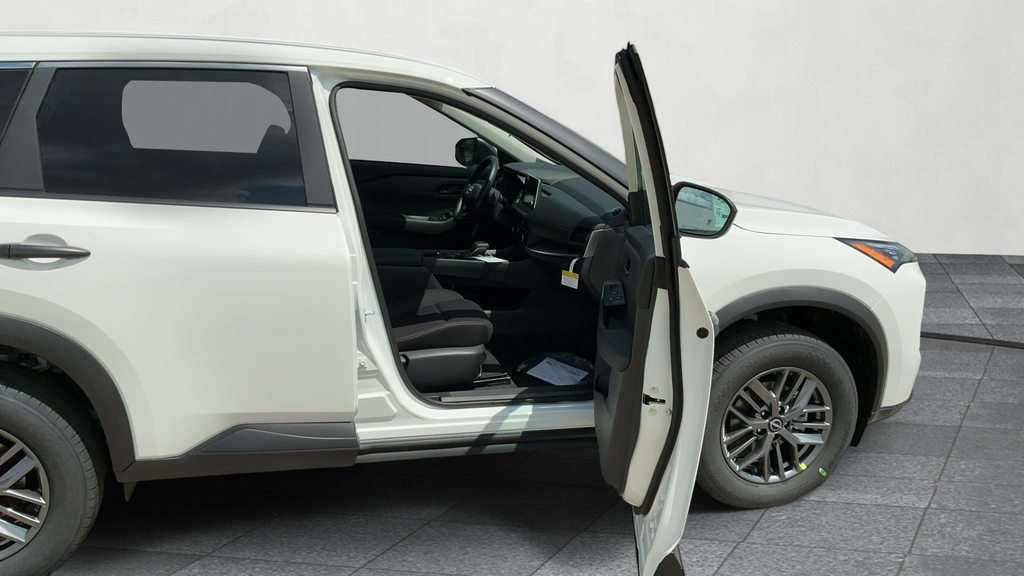 2026 Nissan Rogue S photo 3