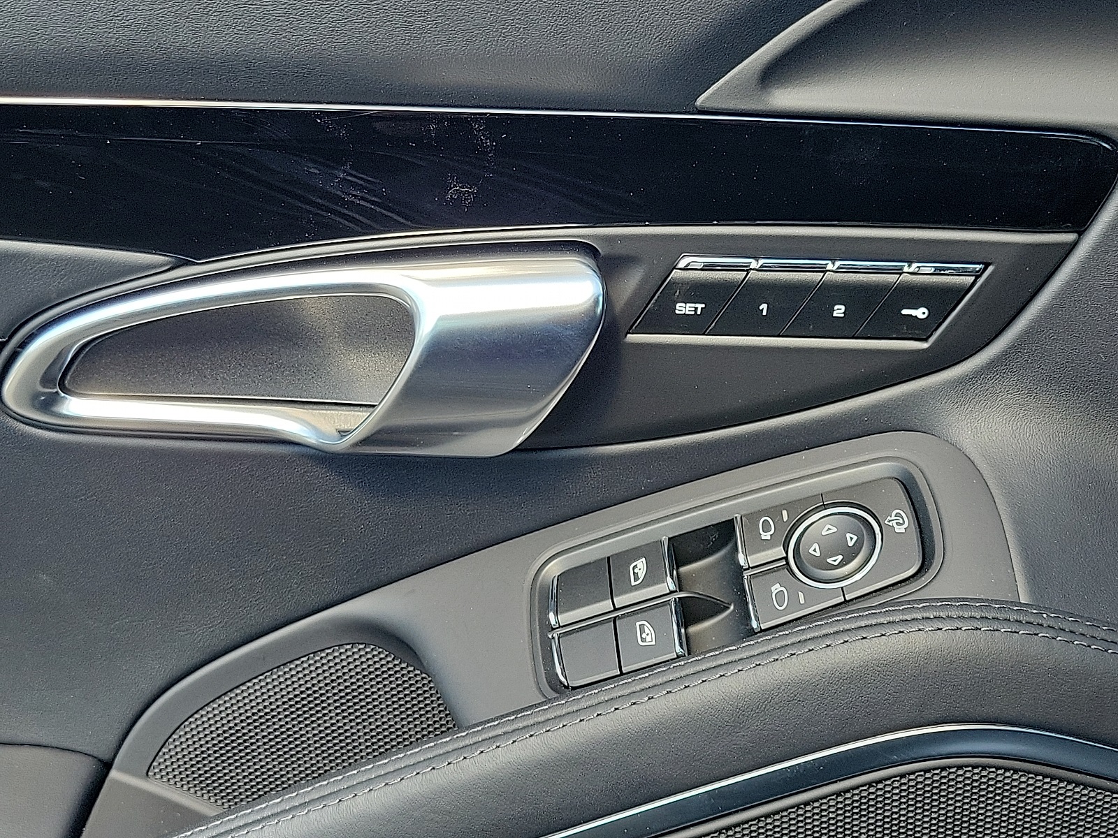 2025 Porsche Cayman S photo 25