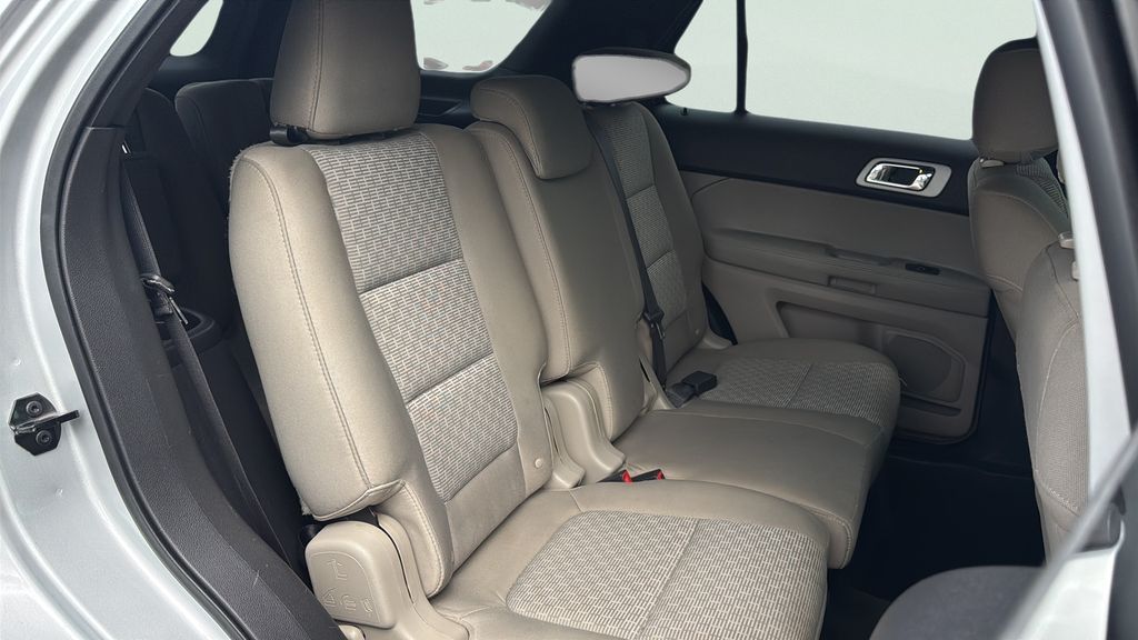 2015 Ford Explorer XLT photo 36