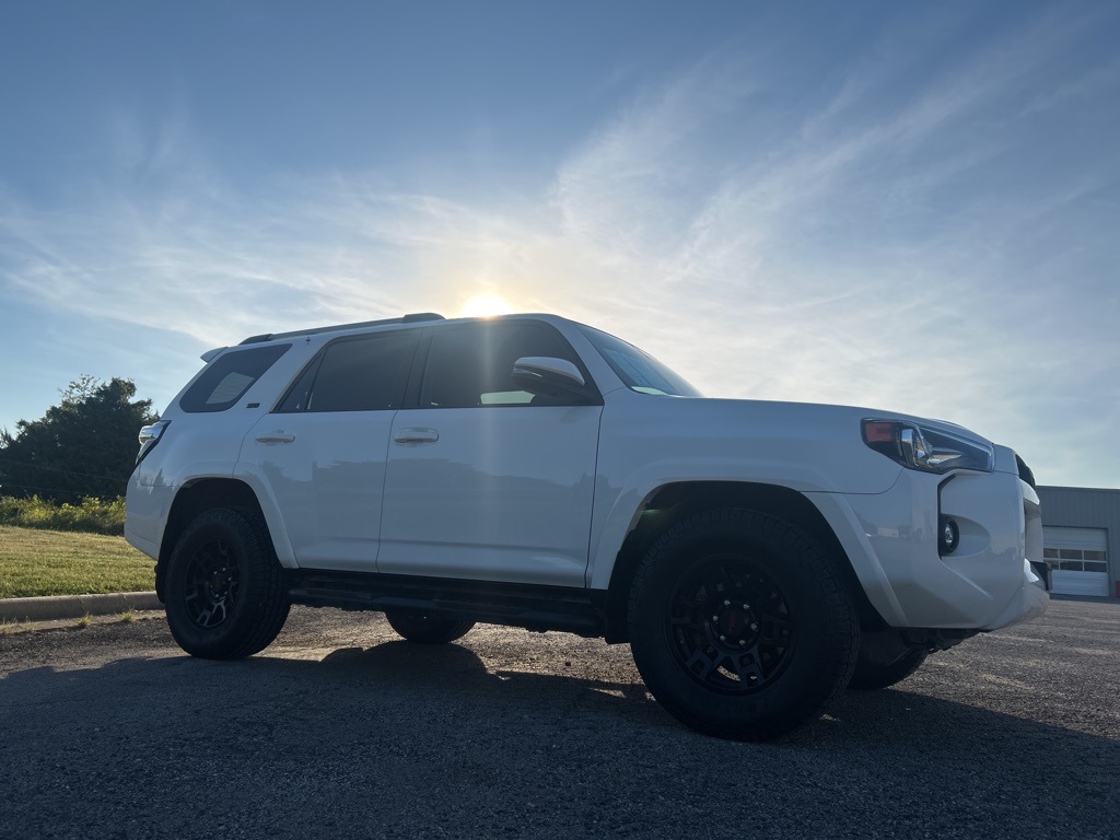 2021 Toyota 4Runner SR5 Premium photo 3