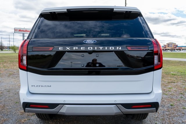 2025 Ford Expedition Platinum photo 2