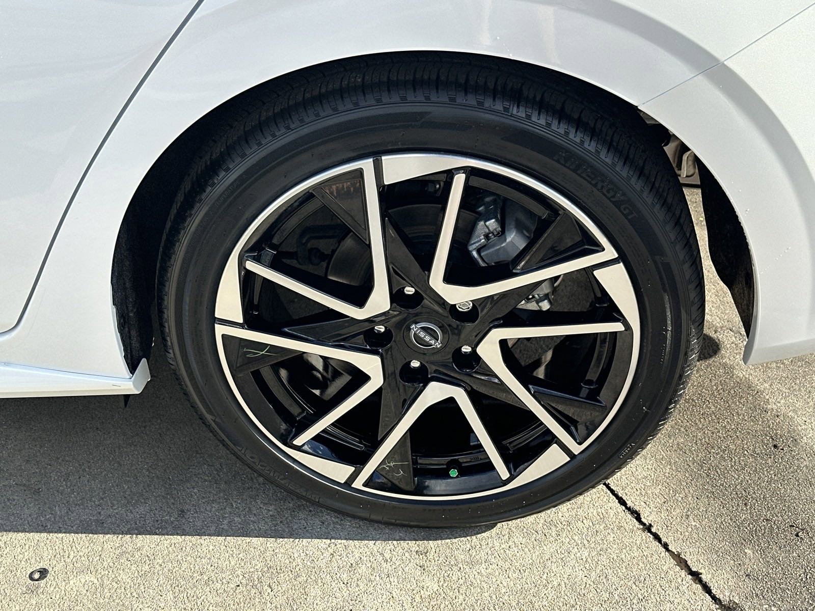 2025 Nissan Sentra SR photo 19