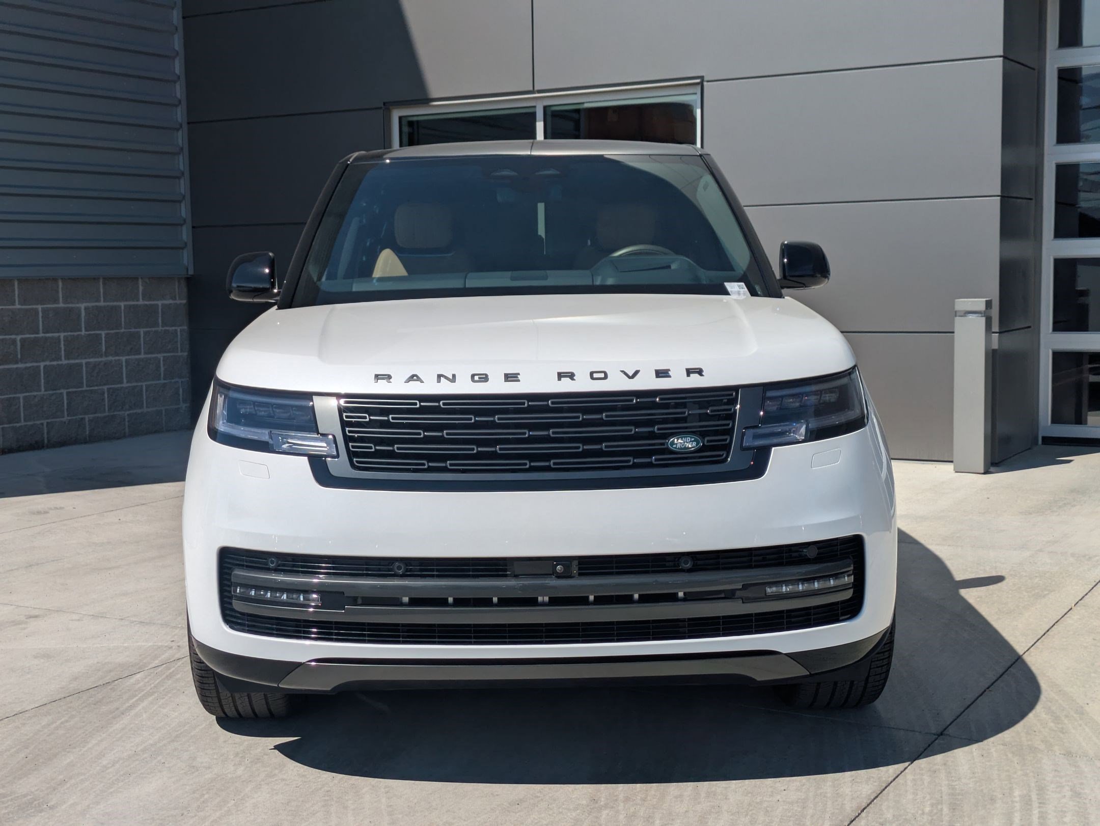 2025 Land Rover Range Rover SE photo 2