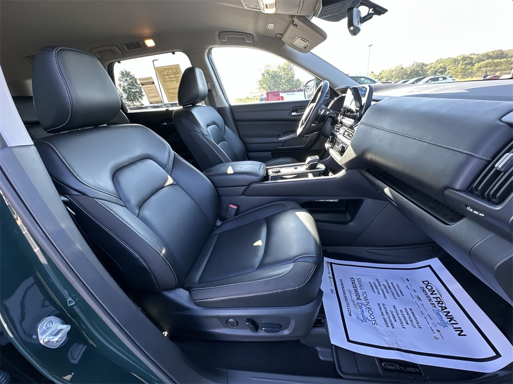 2023 Nissan Pathfinder SL photo 25