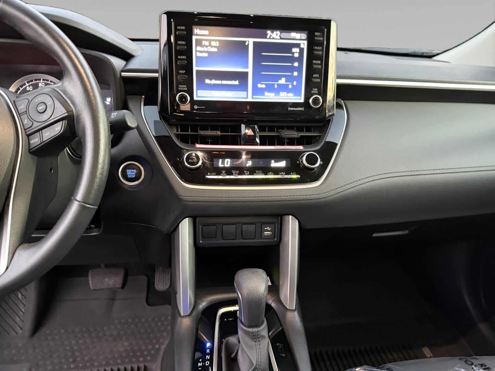 2022 Toyota Corolla Cross LE photo 9