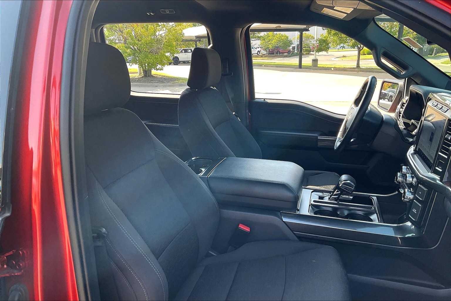 2023 Ford F-150 XLT photo 8