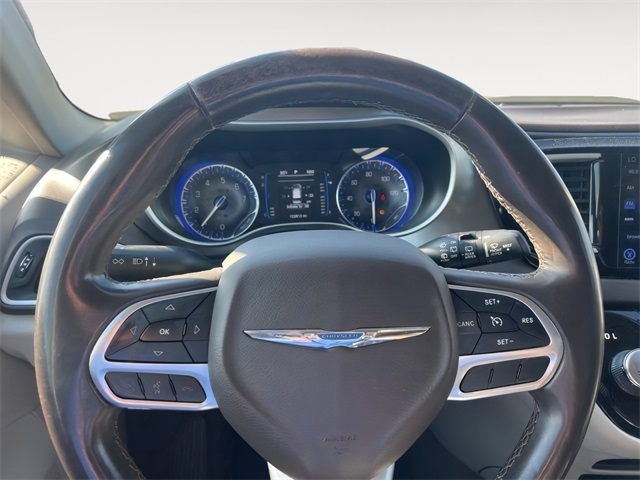 2017 Chrysler Pacifica Touring L photo 11