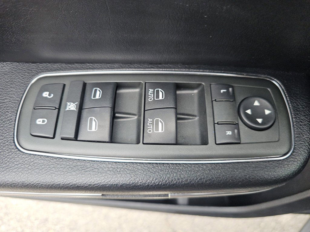 2012 Dodge Charger SE photo 23