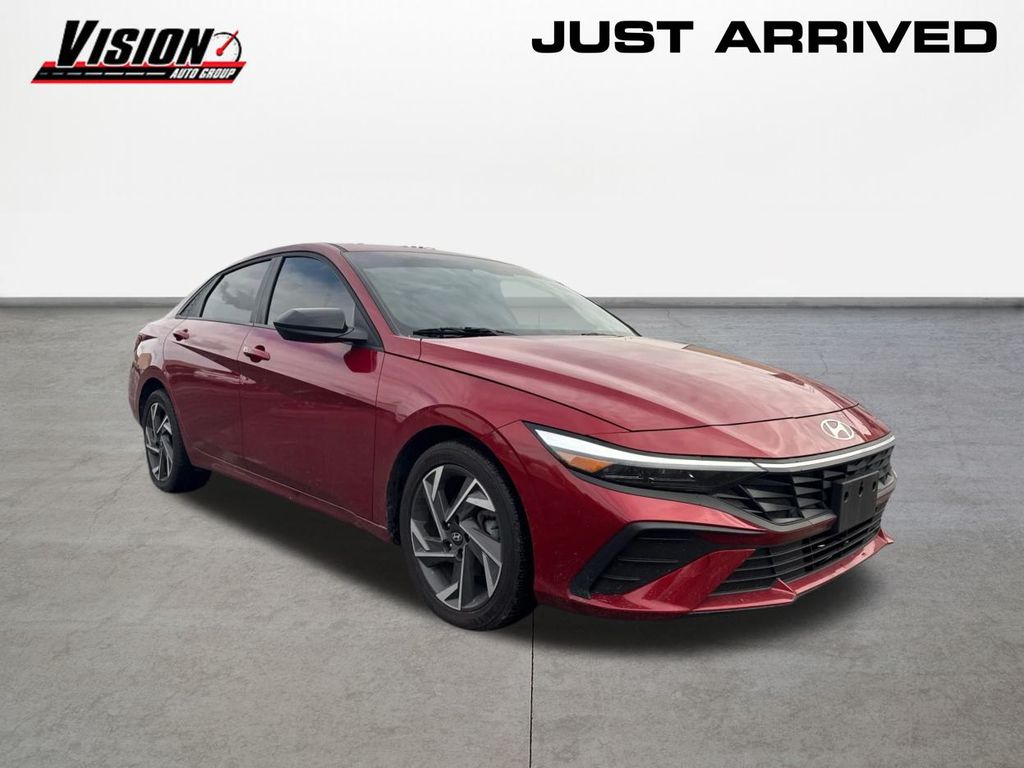 2025 Hyundai Elantra SEL Sport photo 3