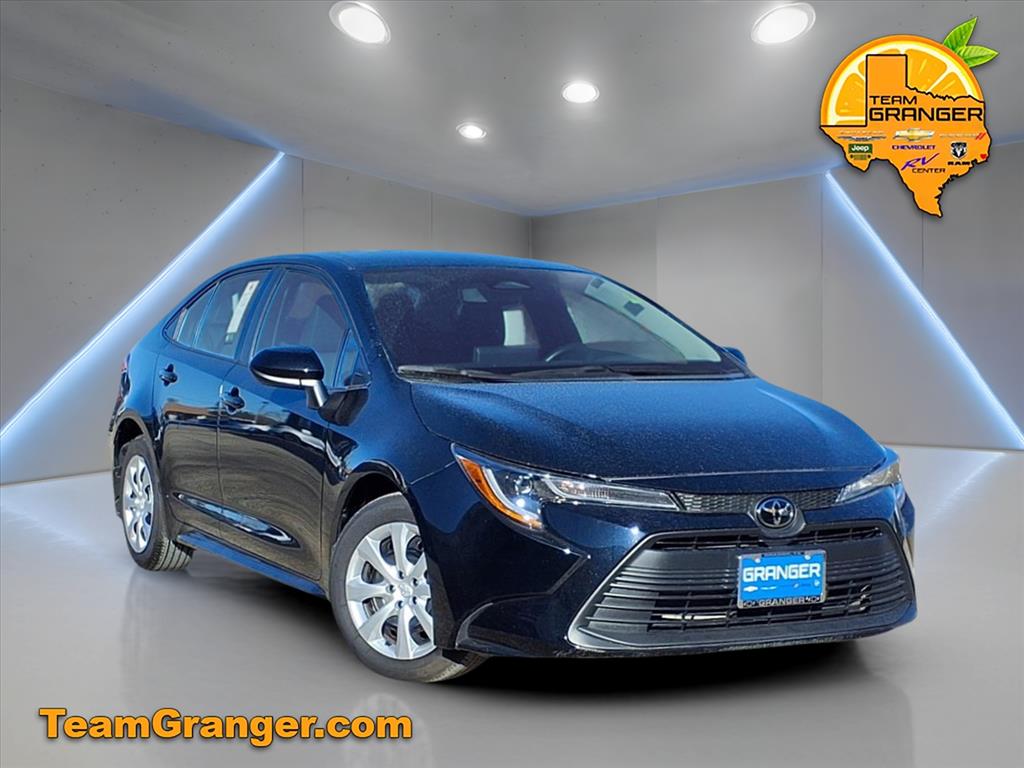 2025 Toyota Corolla LE's photo