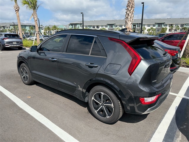 2023 Kia Niro SX photo 3
