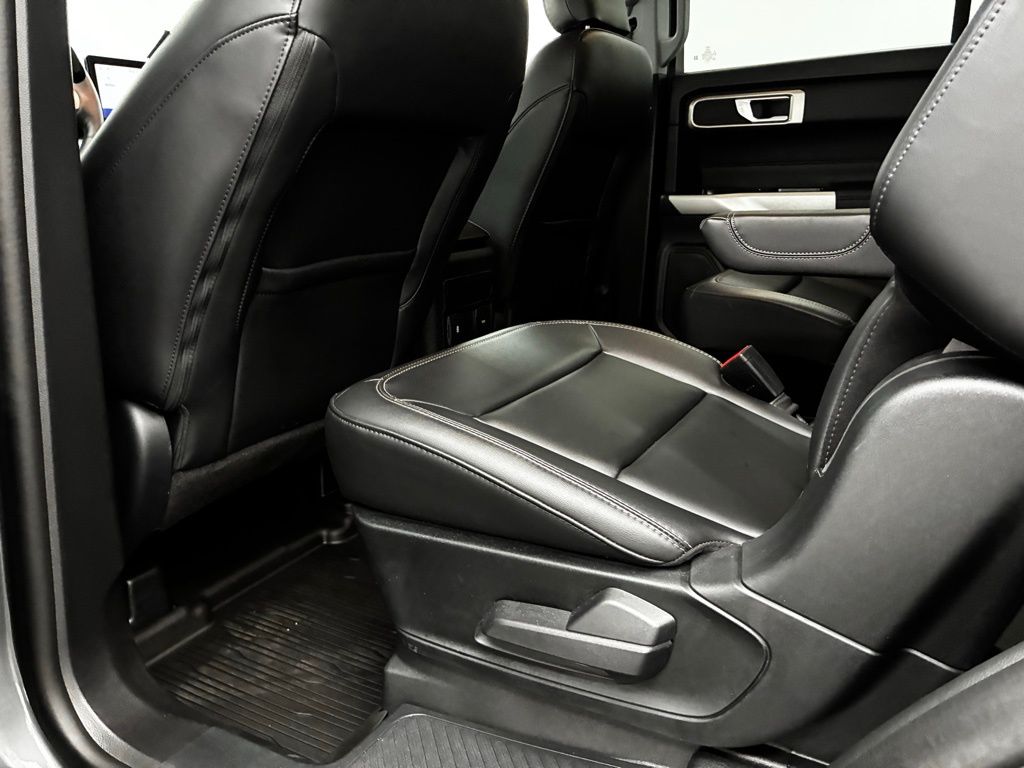 2023 Ford Explorer XLT photo 24