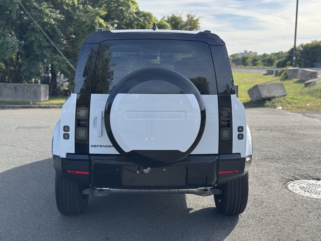 2026 Land Rover Defender 110 S photo 2