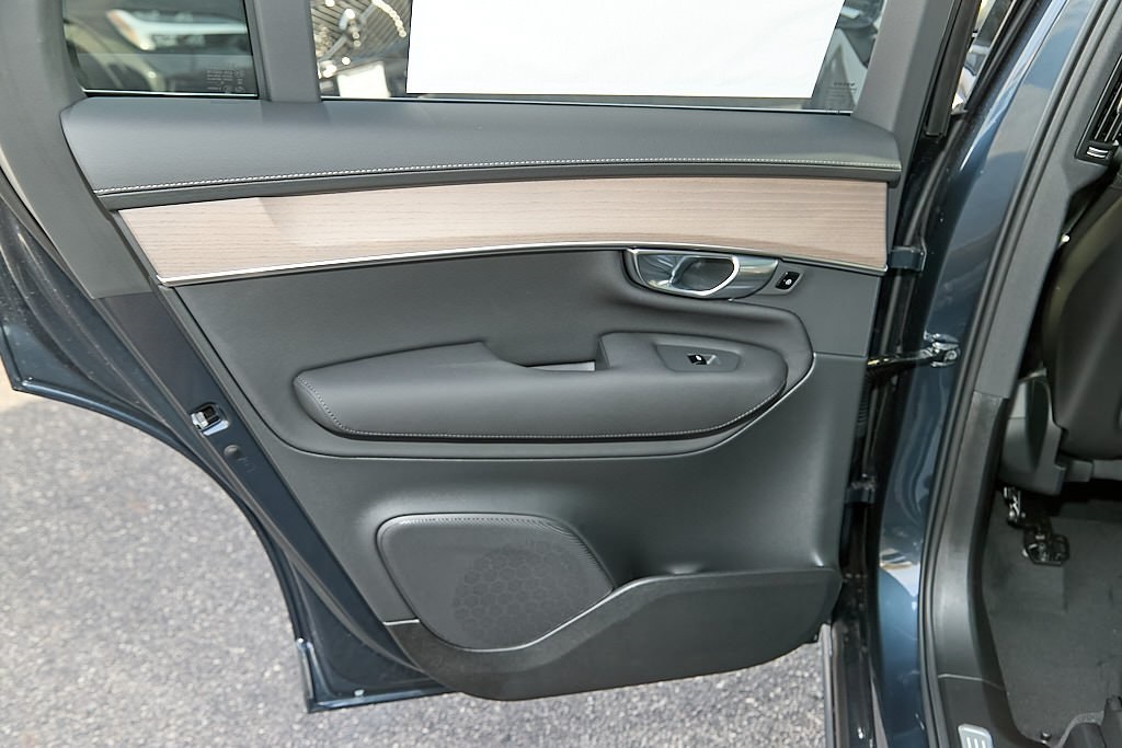 2026 VOLVO XC90 - Image 17