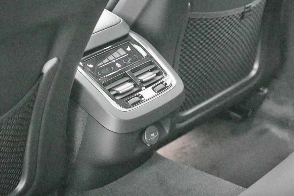 2026 VOLVO V60CC - Image 20
