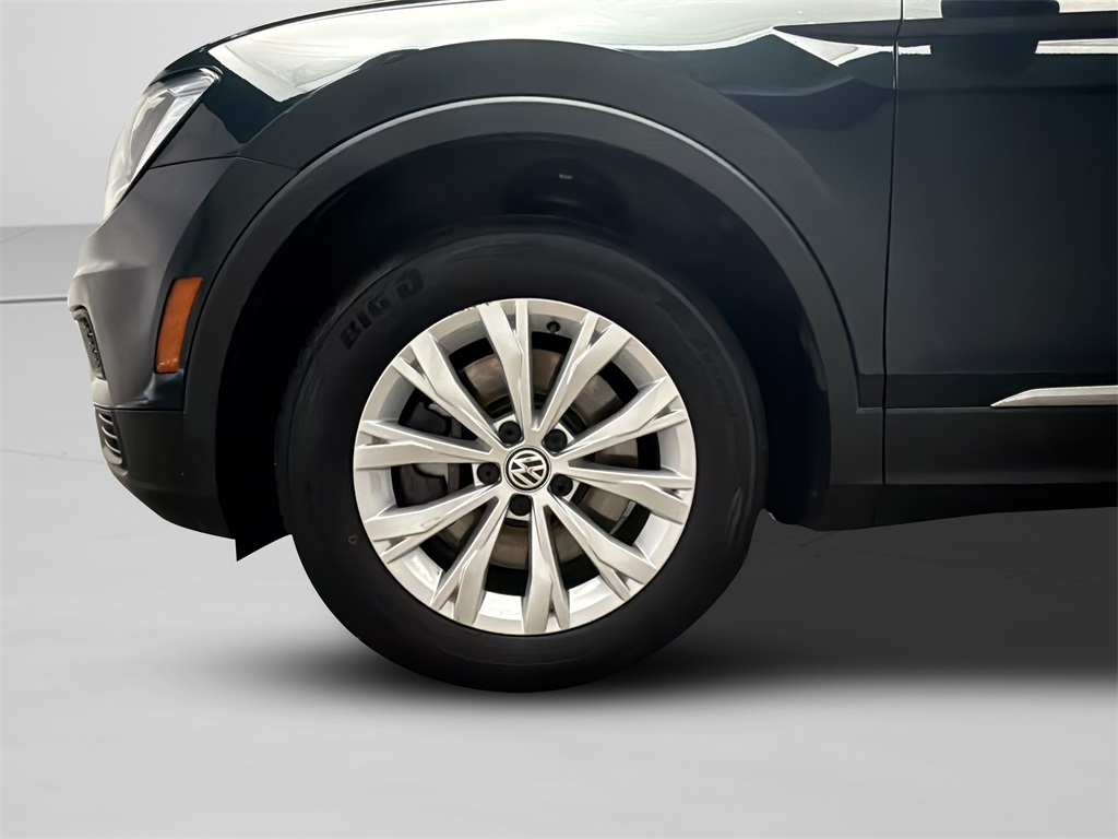 2018 Volkswagen Tiguan SE photo 2