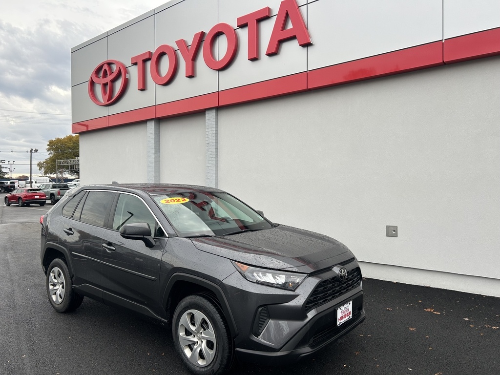 2022 Toyota RAV4 LE's photo