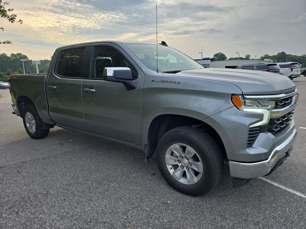 2025 Chevrolet Silverado 1500 LT photo 4