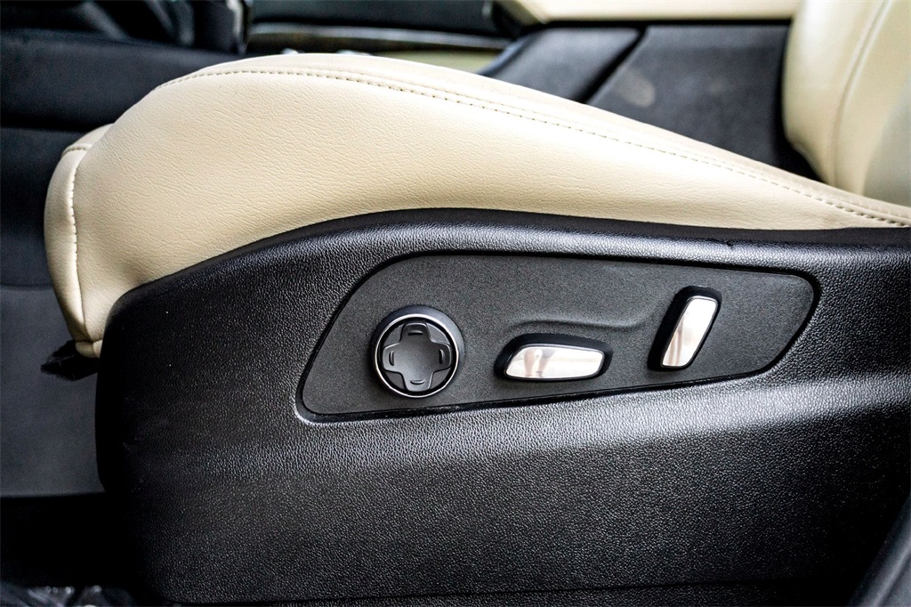 2025 Cadillac XT4 Premium Luxury photo 12