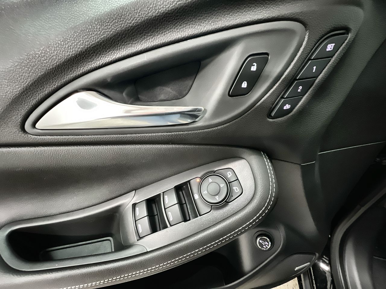 2025 Buick Encore GX Avenir photo 42