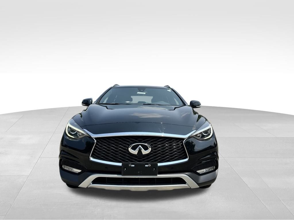 2017 Infiniti QX30 Premium photo 2