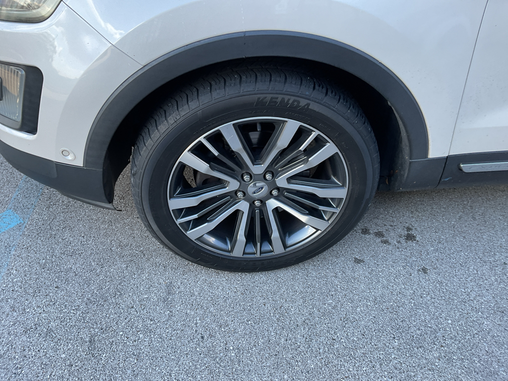 2016 Ford Explorer Platinum photo 4