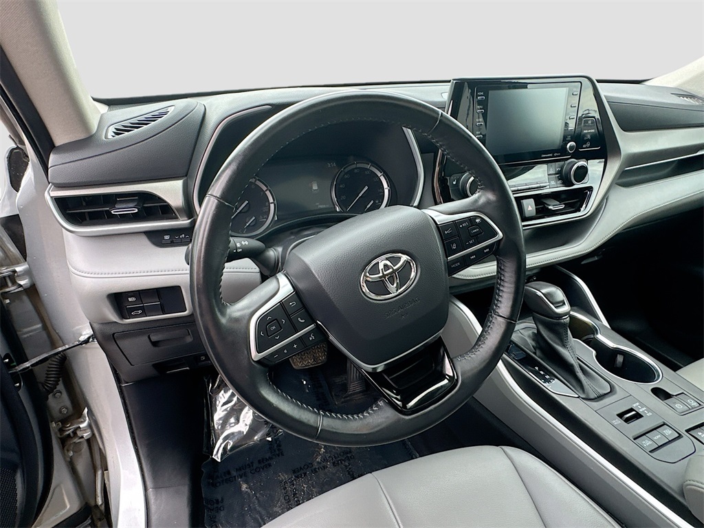 2021 Toyota Highlander XLE photo 10