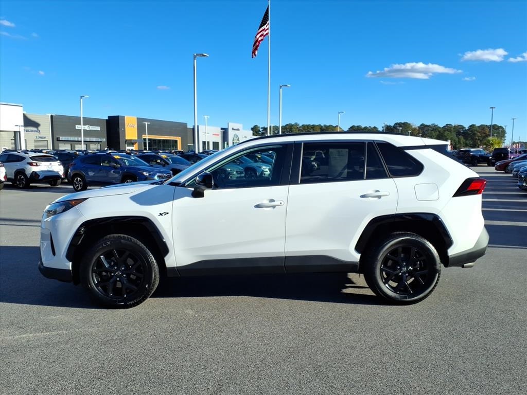 2021 Toyota RAV4 LE photo 4