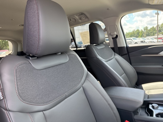 2025 Ford Explorer photo 13