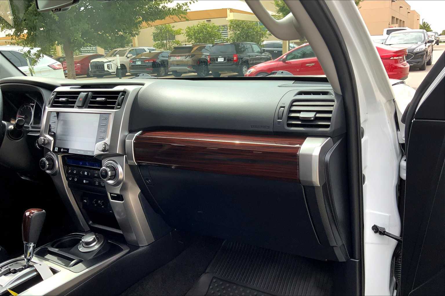 2024 Toyota 4Runner Limited photo 18