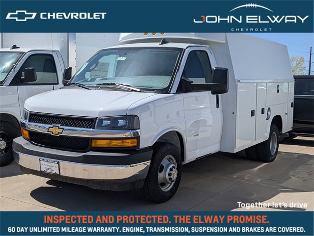 2024 Chevrolet Express Cutaway Base's photo