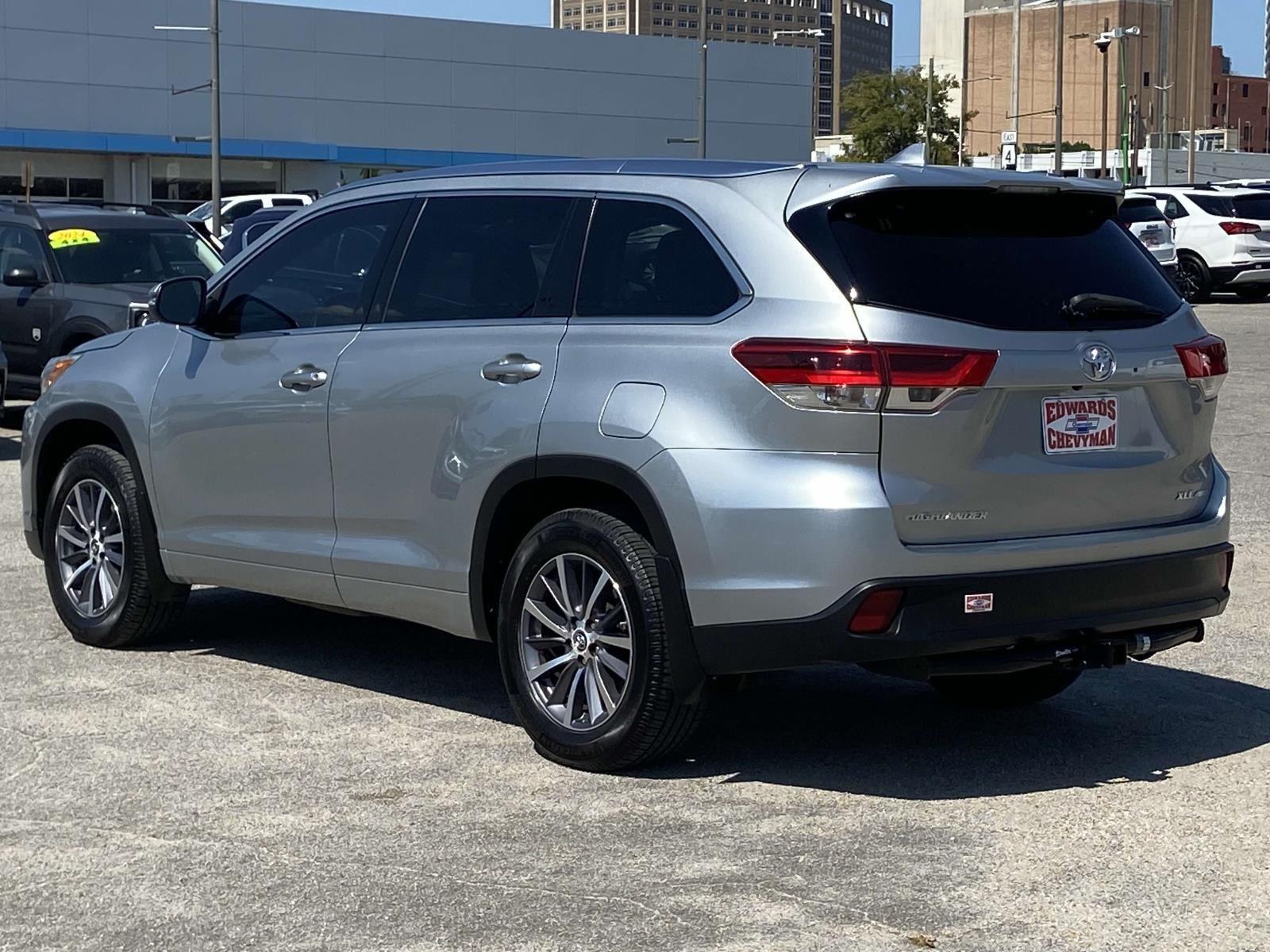 2017 Toyota Highlander XLE photo 24