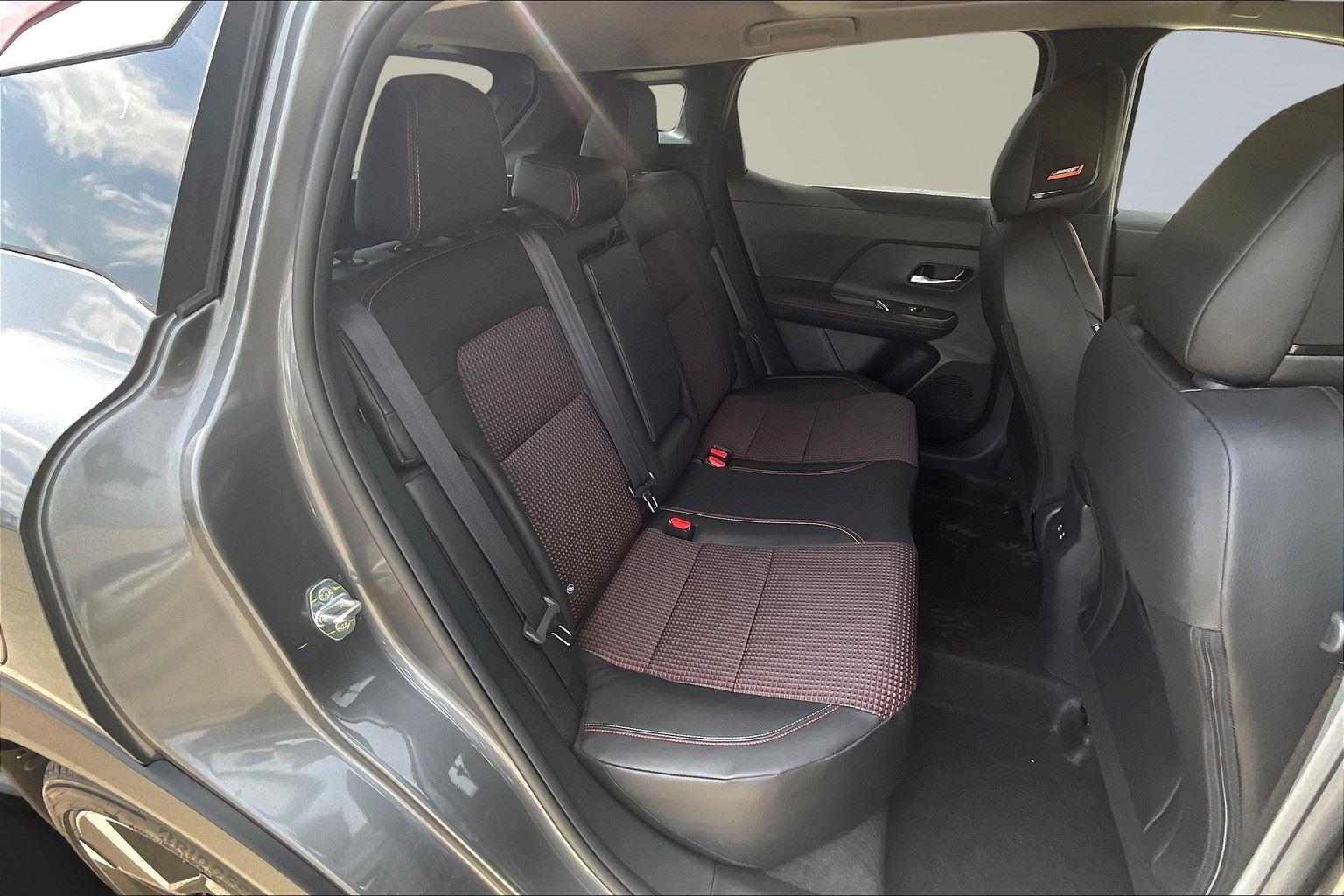 2025 Nissan Kicks SR photo 8