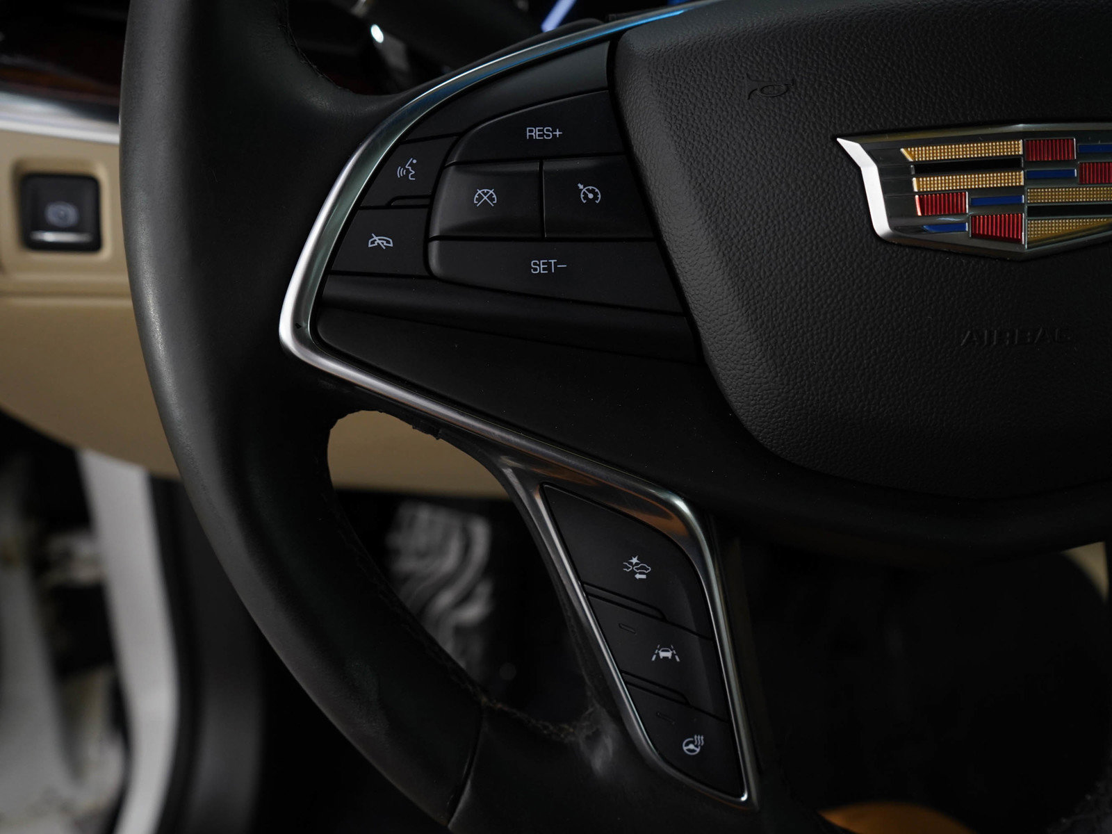 2017 Cadillac XT5 Luxury photo 21