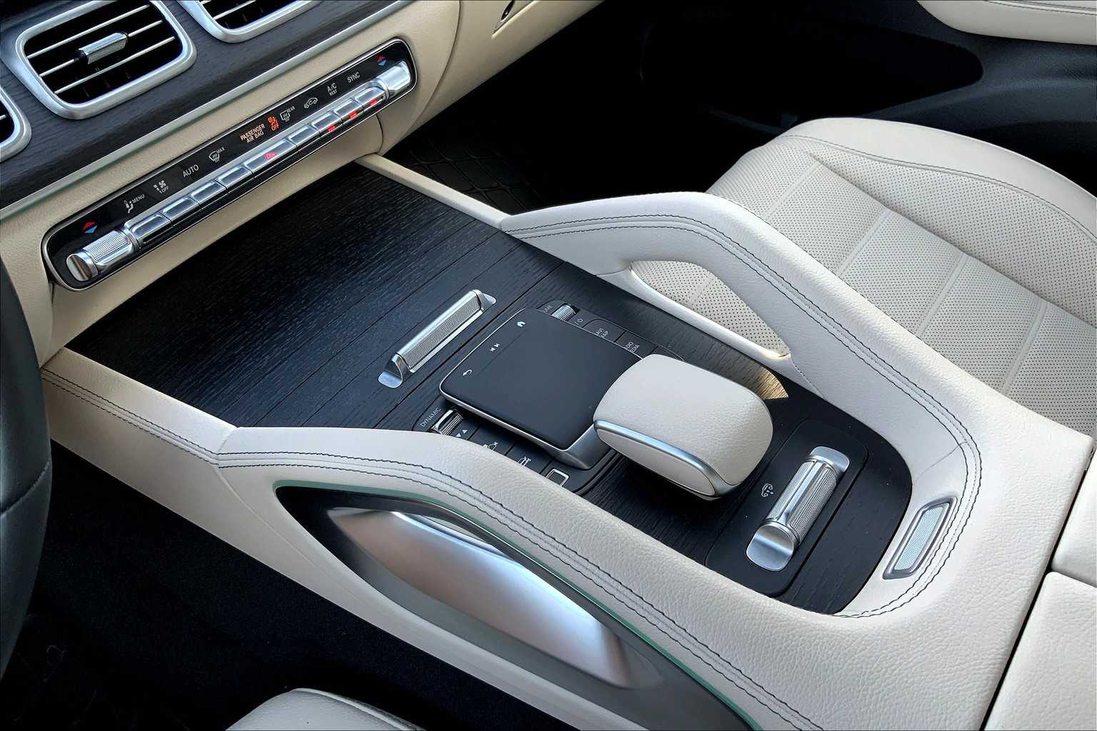 2025 Mercedes Benz GLS 450 4MATIC photo 15