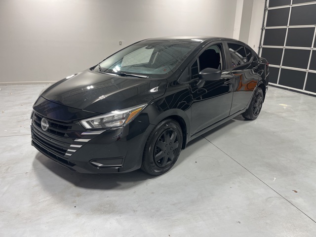 2025 Nissan Versa 1.6 S photo 2