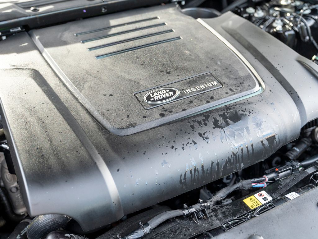 2024 Land Rover Defender 110 S photo 29