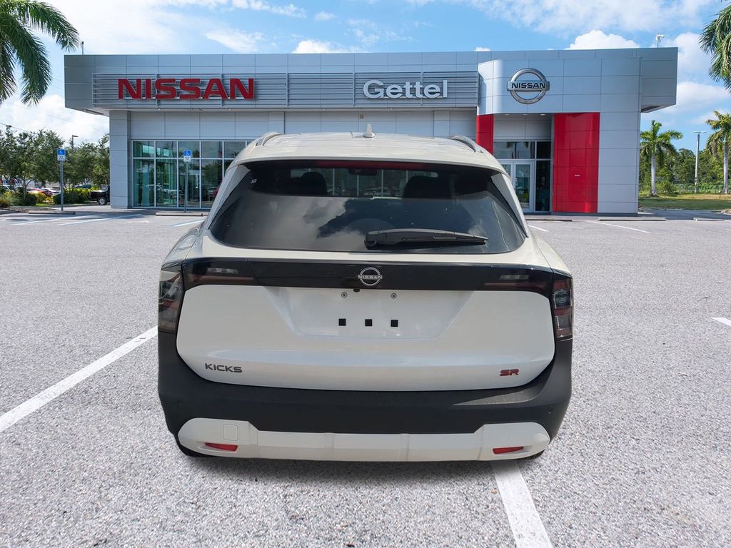 2025 Nissan Kicks SR photo 3