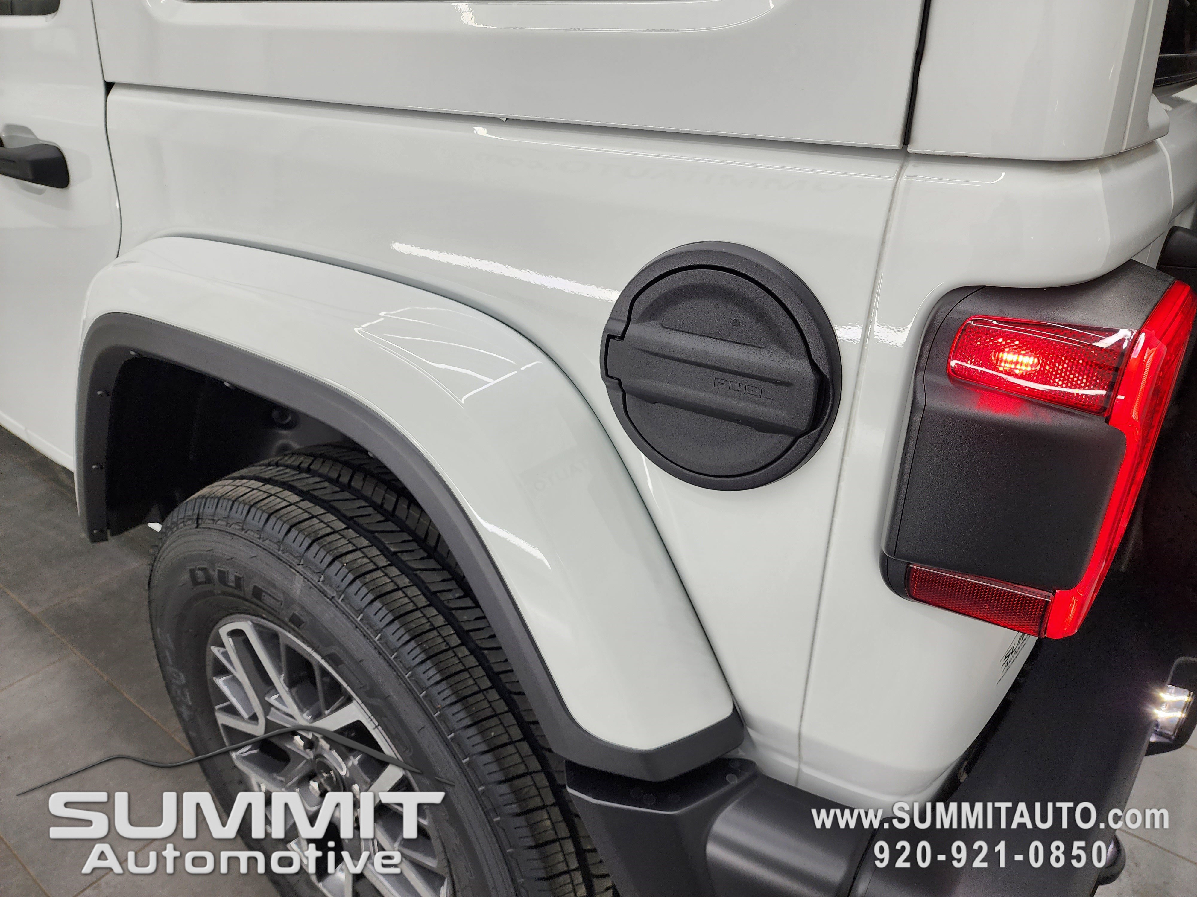 2025 Jeep Wrangler Sahara photo 3