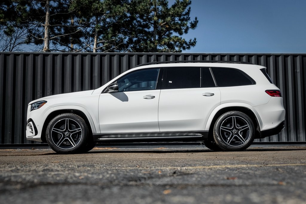 2026 Mercedes Benz GLS 450 4MATIC photo 2