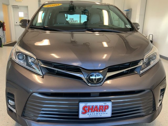 2020 Toyota Sienna XLE photo 2
