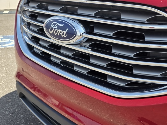 2024 Ford Edge Titanium photo 3