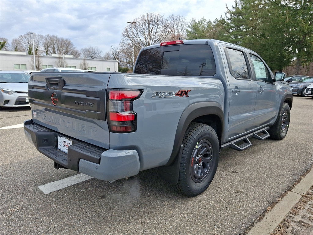 2025 Nissan Frontier PRO-4X Crew Cab photo 4
