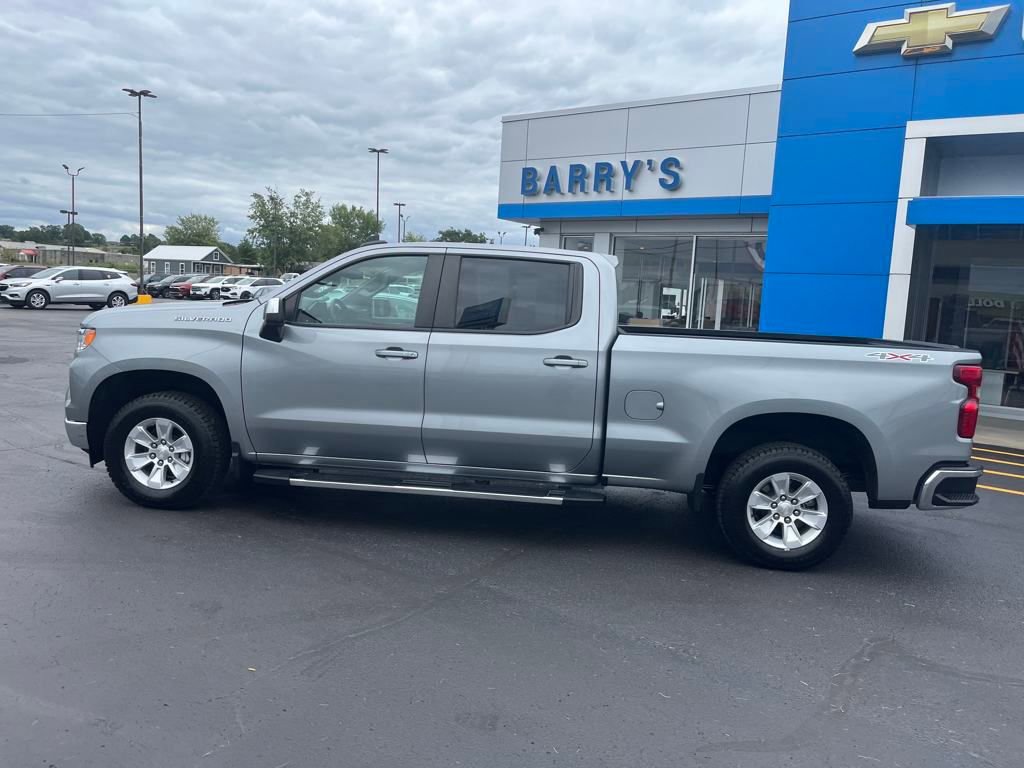 2023 Chevrolet Silverado 1500 LT photo 2